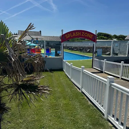 Summerleaze 11, Kamp alanı